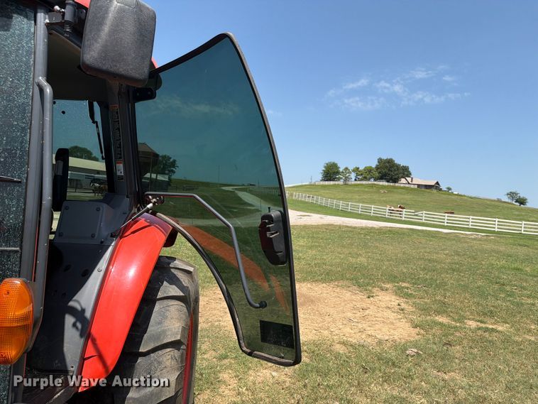 image for item FN2518 2022 Kubota M5-111D MFWD tractor