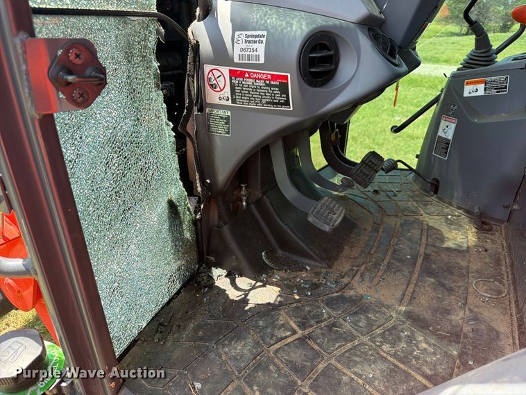 image for item FN2518 2022 Kubota M5-111D MFWD tractor