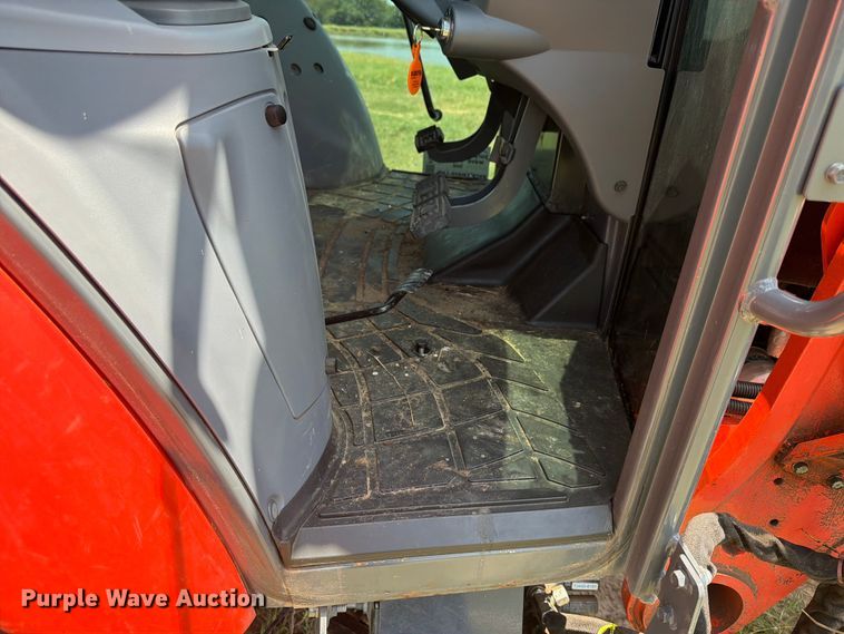 image for item FN2518 2022 Kubota M5-111D MFWD tractor
