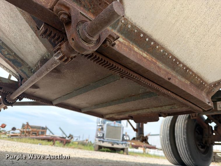 image for item FN2522 Reliance grain trailer
