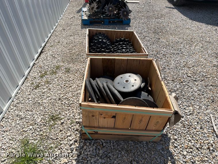 image for item FN5761 Planter closing wheels