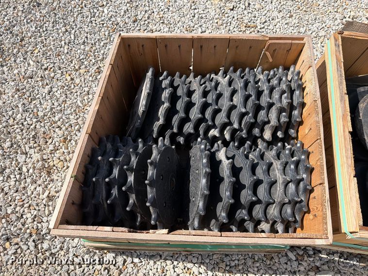 image for item FN5761 Planter closing wheels