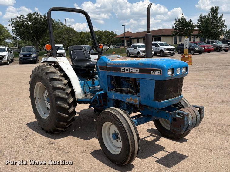 image for item MZ9720 1995 Ford 1920 tractor