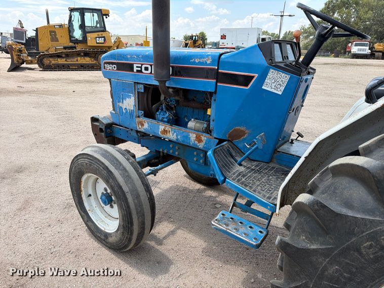 image for item MZ9720 1995 Ford 1920 tractor