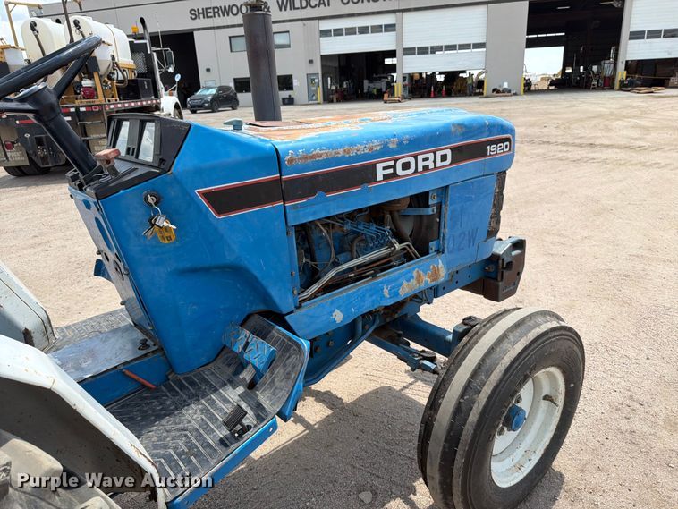 image for item MZ9720 1995 Ford 1920 tractor