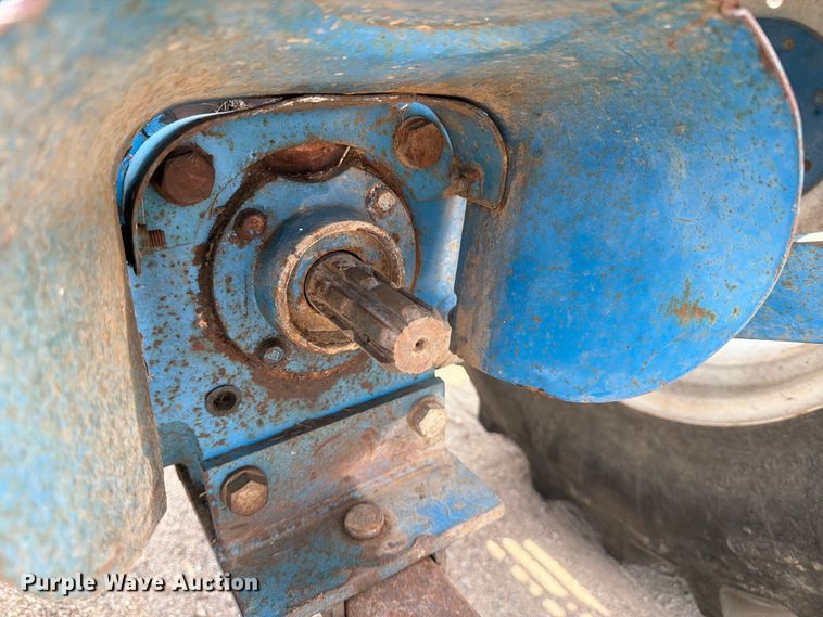 image for item MZ9720 1995 Ford 1920 tractor