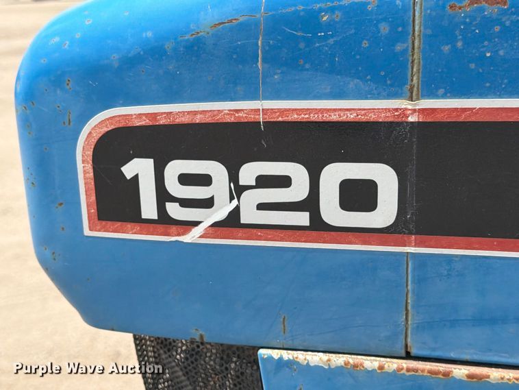image for item MZ9720 1995 Ford 1920 tractor