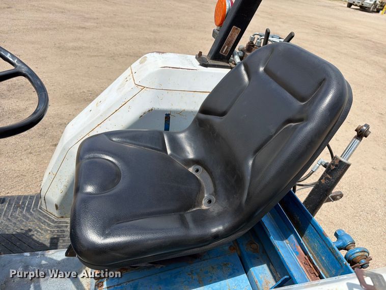 image for item MZ9720 1995 Ford 1920 tractor