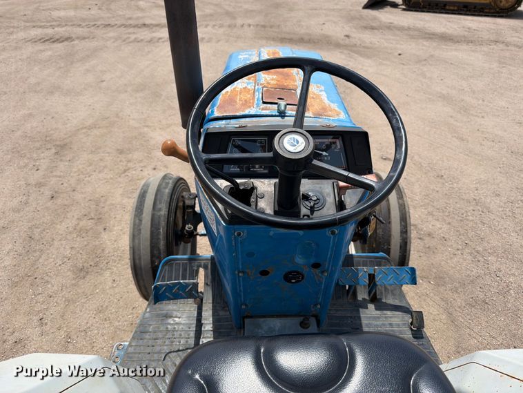 image for item MZ9720 1995 Ford 1920 tractor
