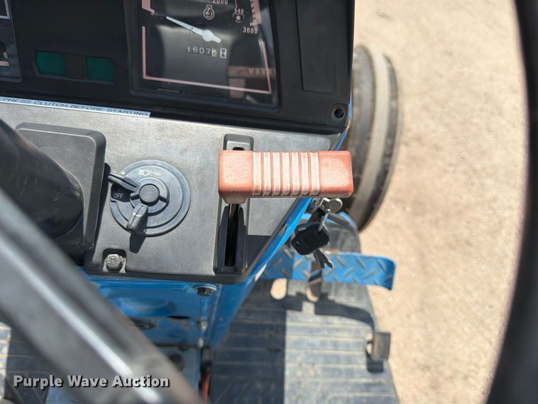 image for item MZ9720 1995 Ford 1920 tractor