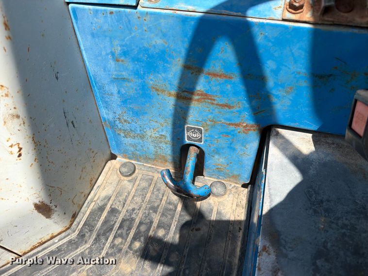 image for item MZ9720 1995 Ford 1920 tractor