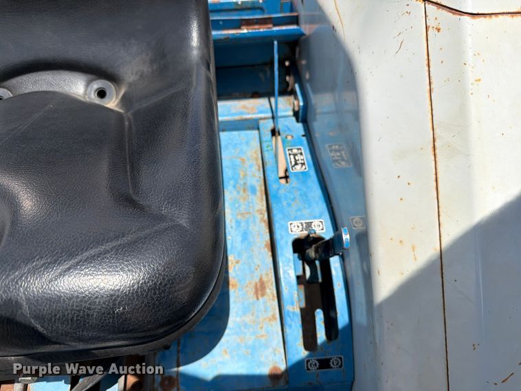 image for item MZ9720 1995 Ford 1920 tractor