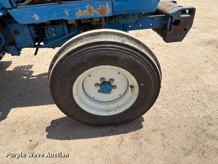 image for item MZ9720 1995 Ford 1920 tractor
