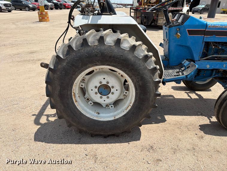 image for item MZ9720 1995 Ford 1920 tractor
