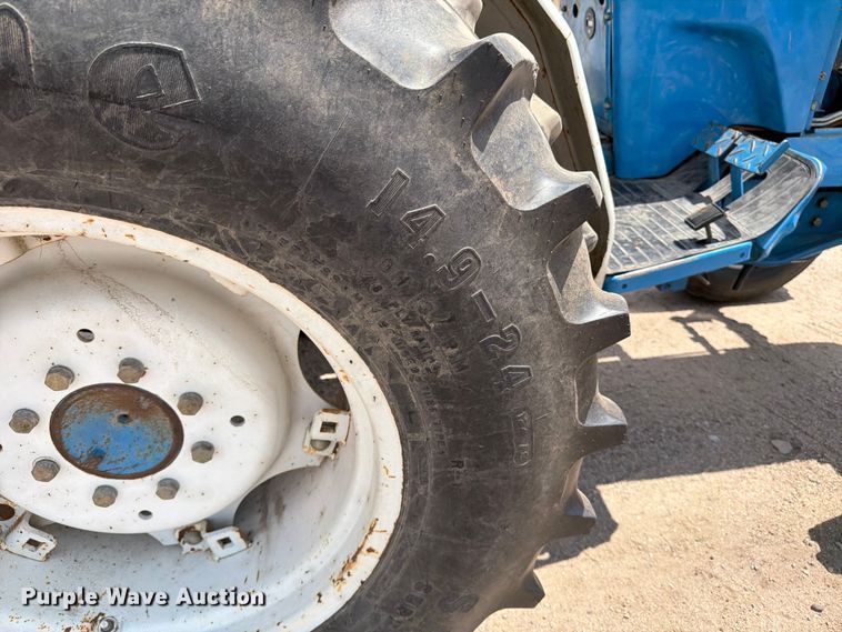 image for item MZ9720 1995 Ford 1920 tractor