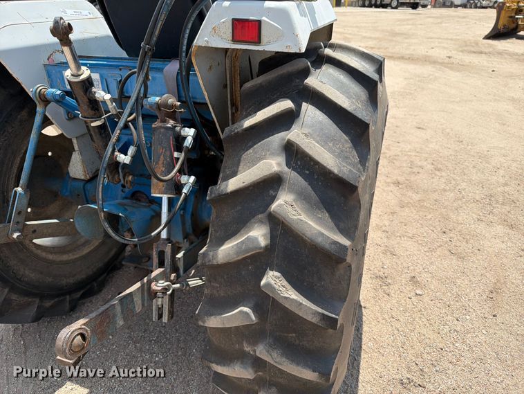 image for item MZ9720 1995 Ford 1920 tractor