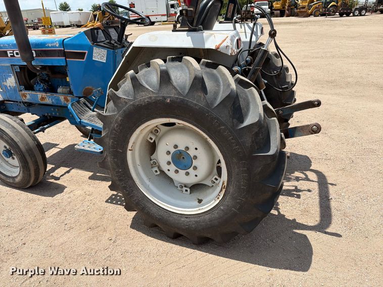 image for item MZ9720 1995 Ford 1920 tractor