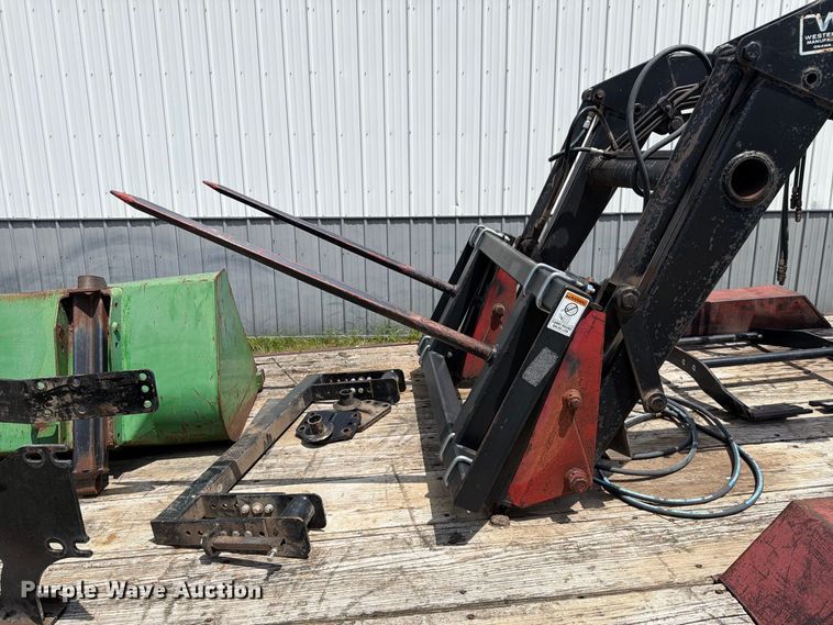 image for item MZ9736 Westendorf TA26 loader