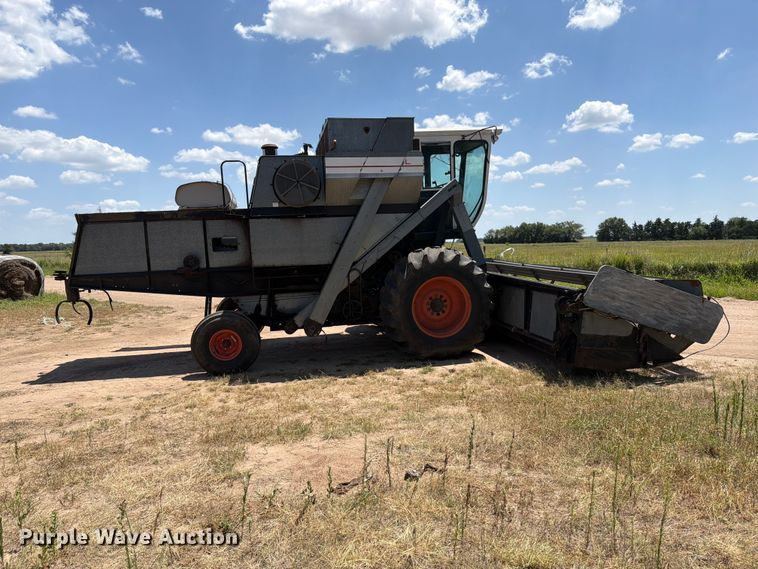 image for item MZ9738 Gleaner L combine