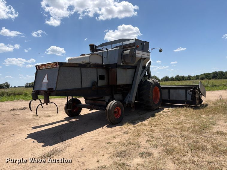 image for item MZ9738 Gleaner L combine