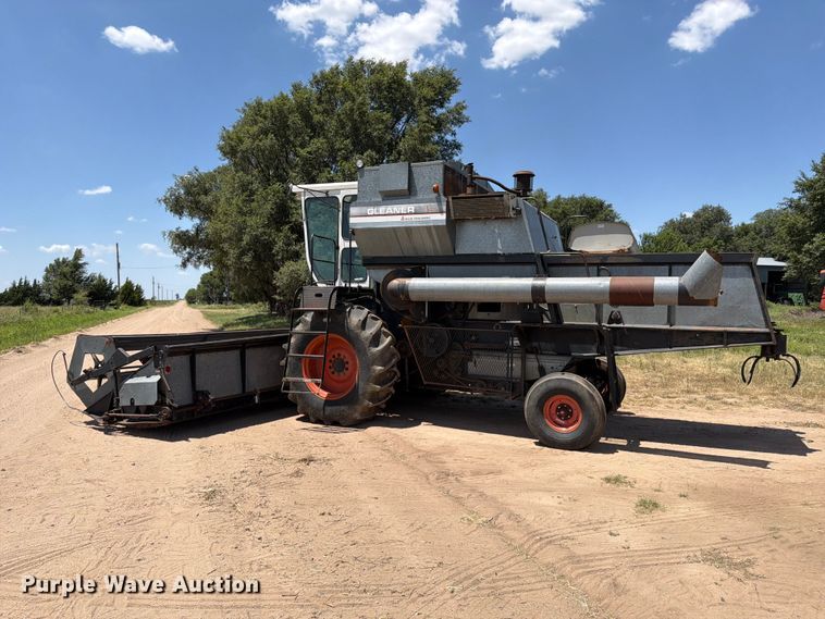 image for item MZ9738 Gleaner L combine