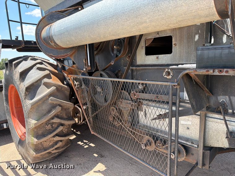 image for item MZ9738 Gleaner L combine