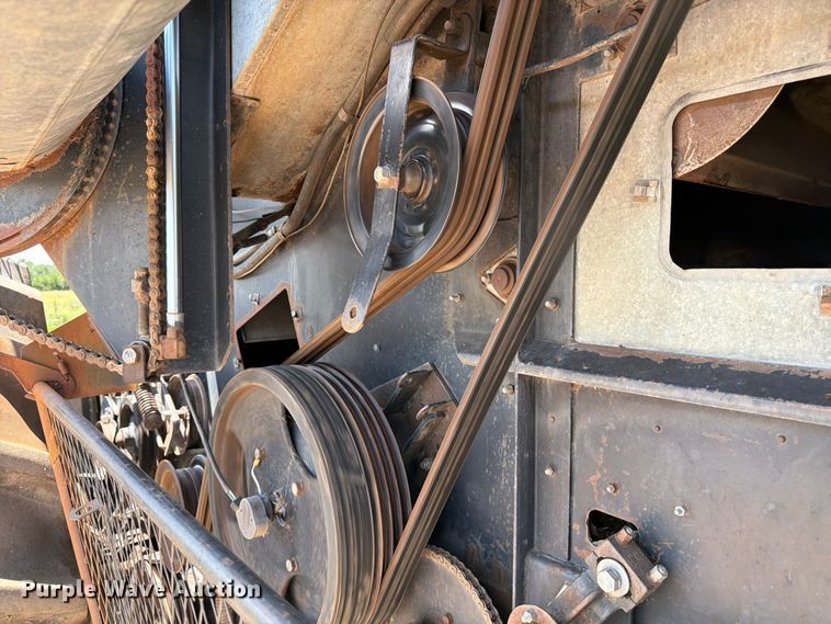 image for item MZ9738 Gleaner L combine