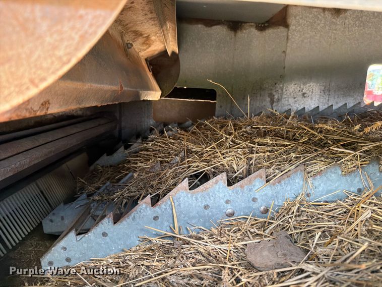 image for item MZ9738 Gleaner L combine