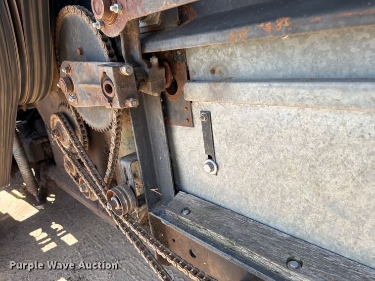 image for item MZ9738 Gleaner L combine