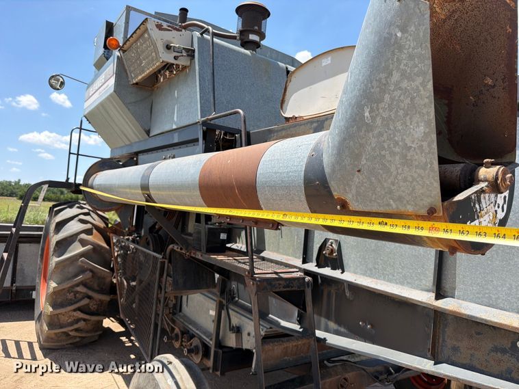 image for item MZ9738 Gleaner L combine