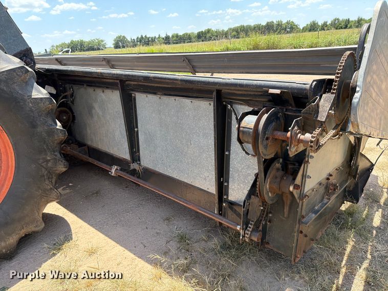image for item MZ9738 Gleaner L combine