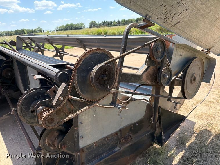 image for item MZ9738 Gleaner L combine