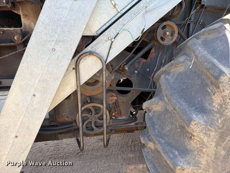 image for item MZ9738 Gleaner L combine