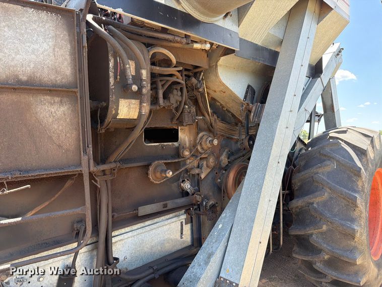 image for item MZ9738 Gleaner L combine