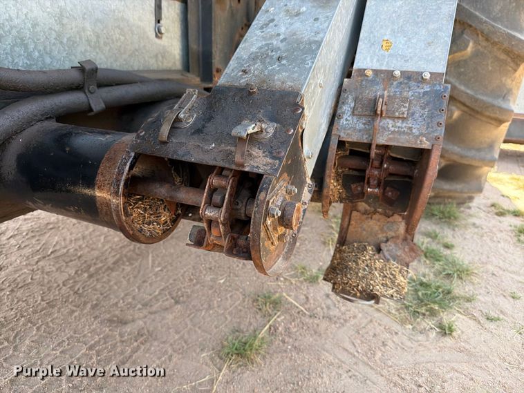 image for item MZ9738 Gleaner L combine