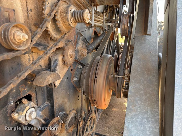 image for item MZ9738 Gleaner L combine
