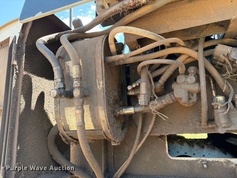 image for item MZ9738 Gleaner L combine