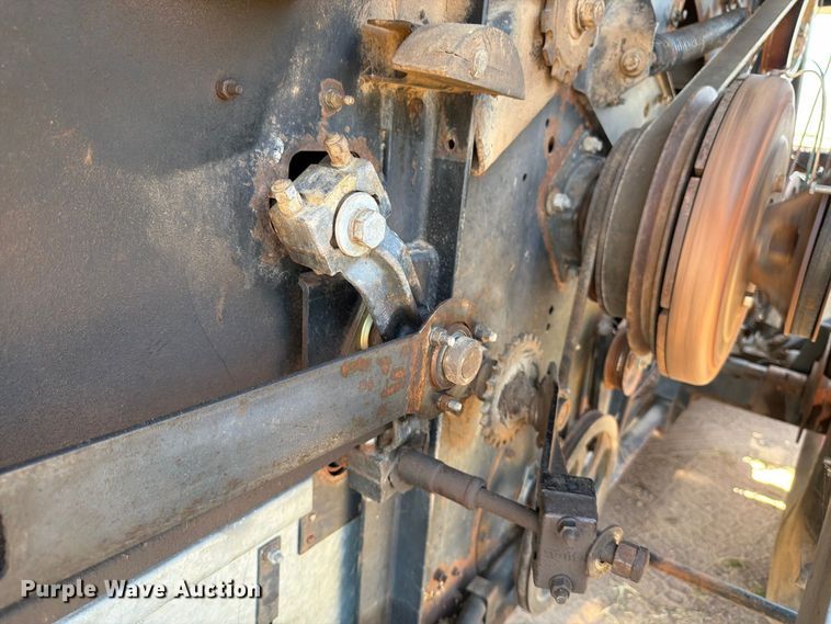 image for item MZ9738 Gleaner L combine
