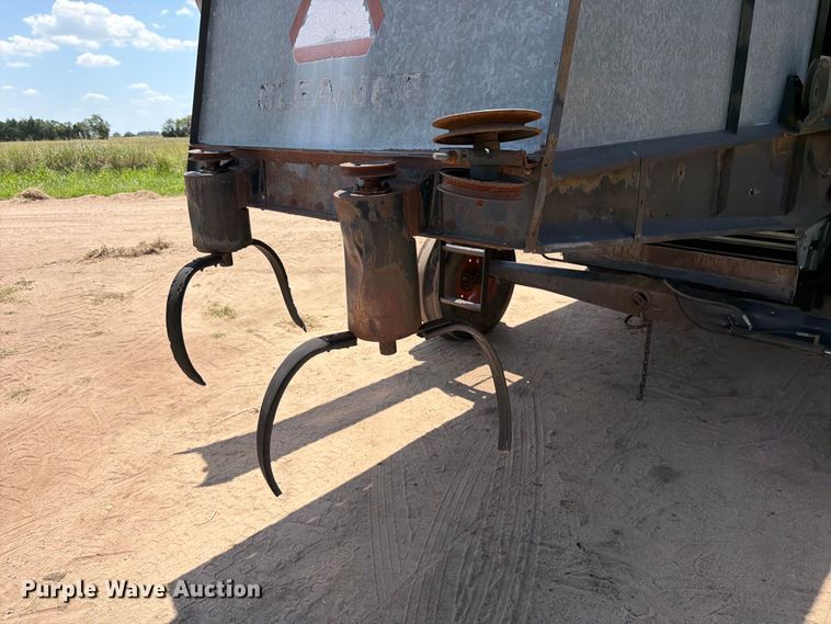 image for item MZ9738 Gleaner L combine