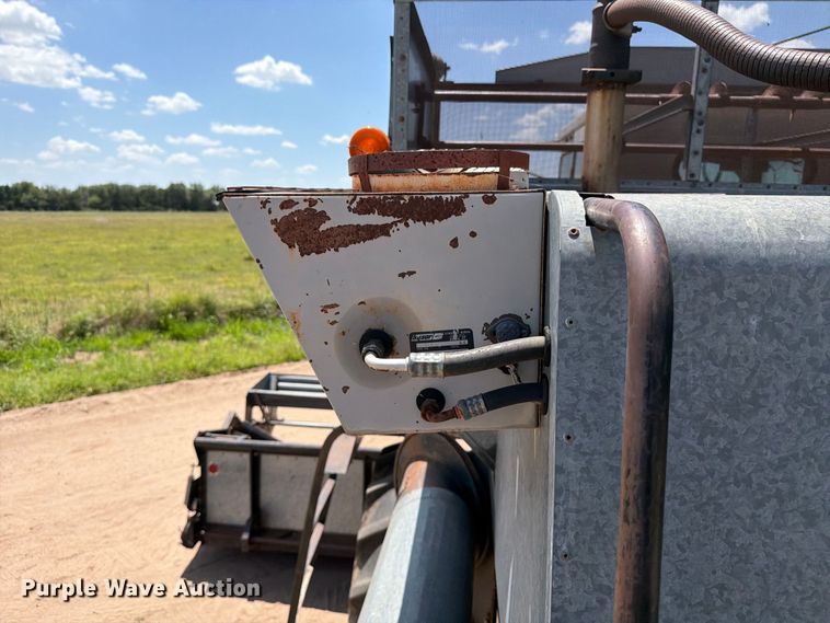 image for item MZ9738 Gleaner L combine