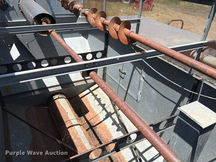 image for item MZ9738 Gleaner L combine