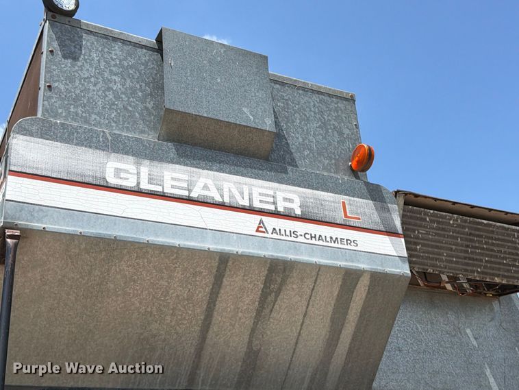 image for item MZ9738 Gleaner L combine