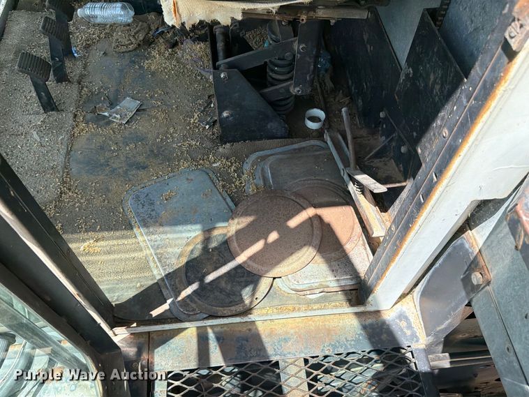 image for item MZ9738 Gleaner L combine