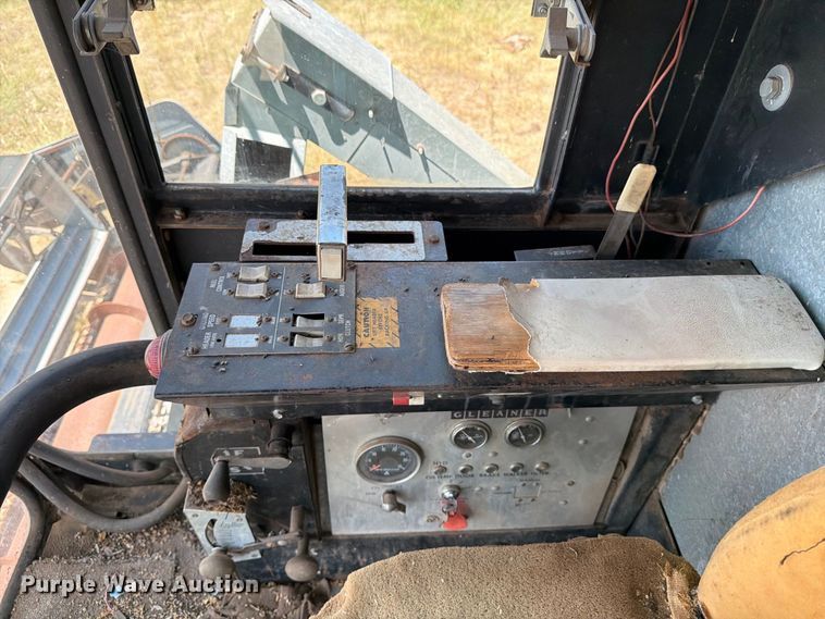 image for item MZ9738 Gleaner L combine