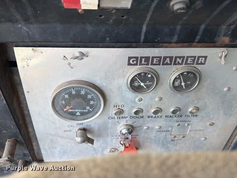 image for item MZ9738 Gleaner L combine