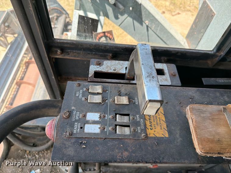 image for item MZ9738 Gleaner L combine