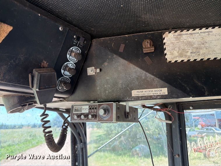 image for item MZ9738 Gleaner L combine