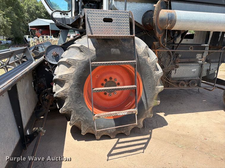 image for item MZ9738 Gleaner L combine
