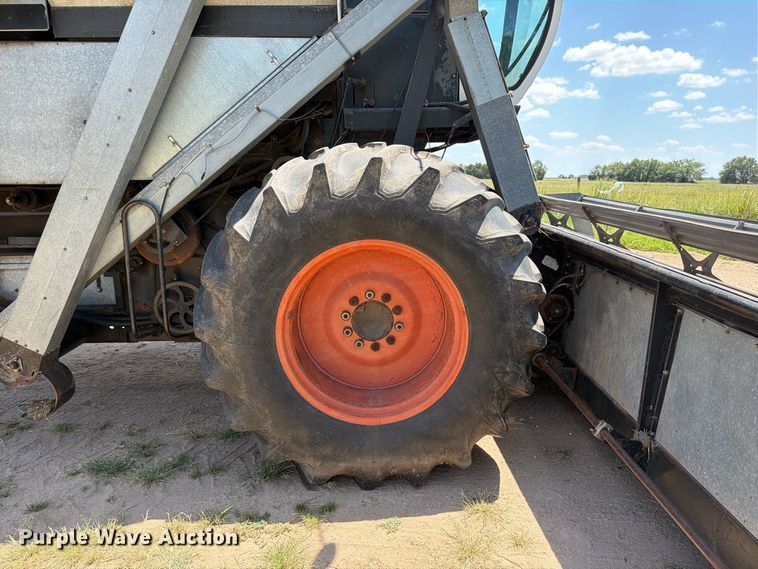 image for item MZ9738 Gleaner L combine