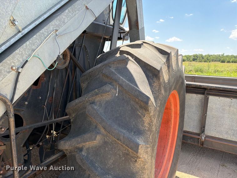 image for item MZ9738 Gleaner L combine